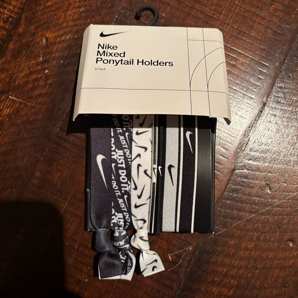Nike Black and White Ponytail Holders